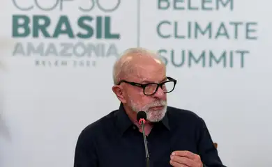 Brazilian President Luiz Inacio Lula da Silva speaks during a press conference to members of the international media, ahead of the United Nations Climate Change Conference (COP30), Val de Caes Naval Base, Belem, Brazil, November 4, 2025. REUTERS/Anderson Coelho