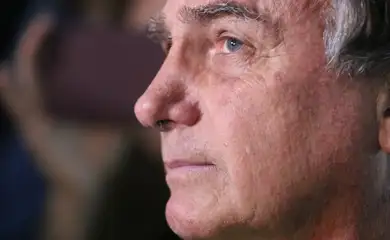 Rio de Janeiro (RJ), 29/06/2023 - O ex-presidente Jair Bolsonaro desembarca no aeroporto Santos Dumont e fala sobre o julgamento no TSE que pode torná-lo inelegível. Foto:Tânia Rêgo/Agência Brasil