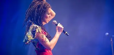 Paola Kirst, cantora e compositora