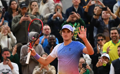 João Fonseca vence estreia da chave de simples de Roland Garros, em 27/05/2025