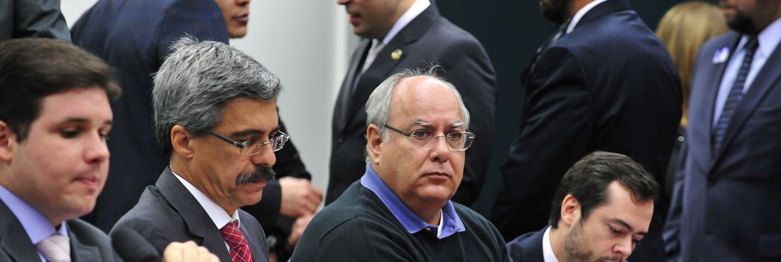 Renato Duque permanece calado na CPI da Petrobras Renato Duque permanece calado na CPI da Petrobras