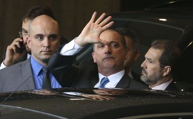 O futuro ministro da Casa Civil, Onyx Lorenzoni, após reunião com Bolsonaro no Centro de Cultura Banco do Brasil (CCBB), sede do governo de transição, em Brasília.