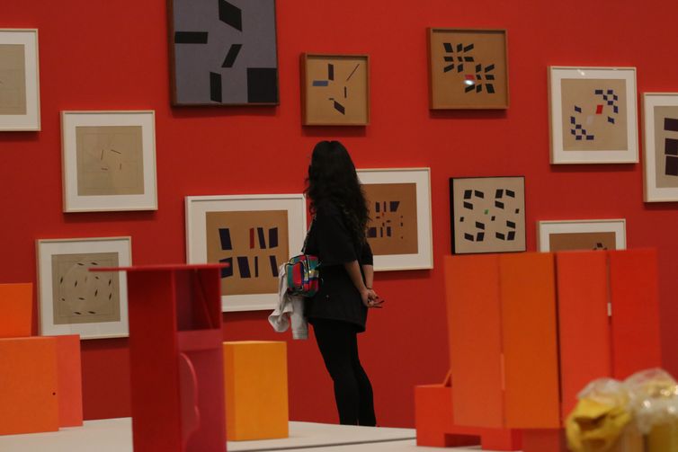 Rovena Rosa/Agência Brasil Reabertura do Museu de Arte de São Paulo - Masp conta com exposição do artista Hélio Oiticica, na Avenida Paulista.