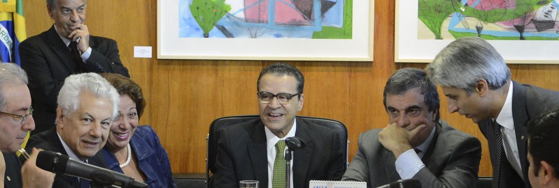 Brasília - Henrique Eduardo Alves se reuniu nesta quarta-feira (19) com líderes e os ministros José Eduardo Cardozo e Ideli Salvatti em busca de um acordo para votar o Projeto de Lei do Marco Civil da Internet.