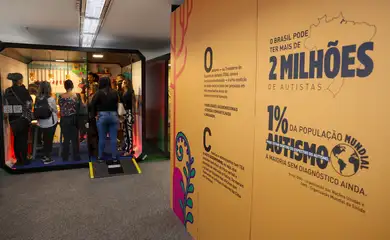 Brasília (DF) 10/05/2024 A 2ª edição da Casa dos Sentidos chega hoje a Brasília e permanece até 30 de maio, na Biblioteca Nacional. Trata-se do maior projeto artístico e arquitetônico de conscientização sobre o Transtorno do Espectro Autista (TEA). A Casa simula os sentimentos e vivências de crianças e adolescentes com autismo em todos os cômodos. Foto: Fabio Rodrigues-Pozzebom/ Agência Brasil