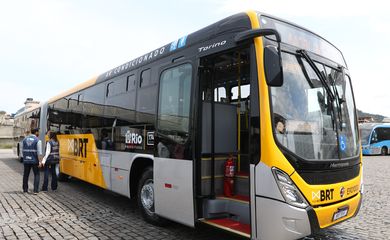 Prefeitura apresenta o novo modelo de ônibus que será utilizado na operação do BRT e que começa a chegar a partir de outubro deste ano. 