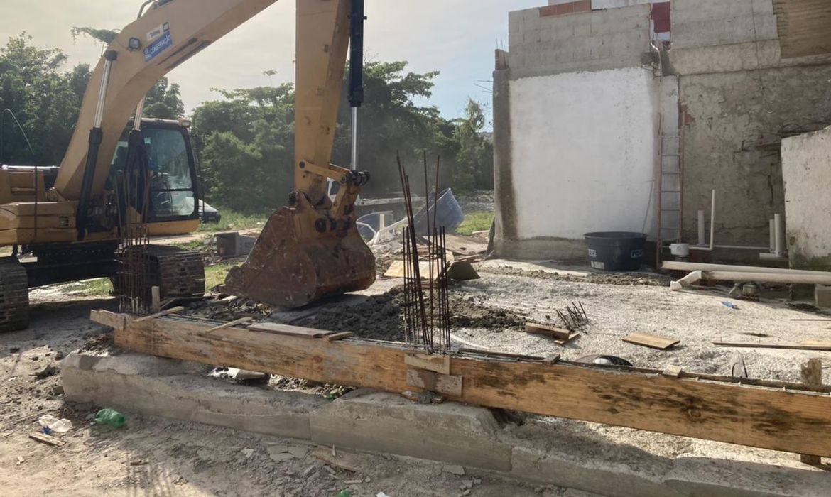 Operação de demolição de dez prédios comerciais da milicia no Recreio dos Nadeirantes