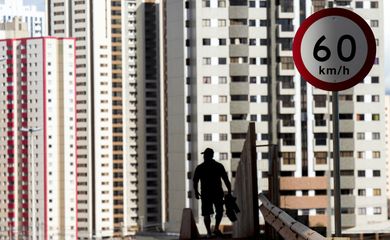 Brasília (DF) 07/08/2024 – Gangstalking: a crença persecutória que desafia especialistas em saúde
Indivíduo acredita ser alvo de pessoas que tentam prejudicá-lo
Foto: Joédson Alves/Agência Brasil