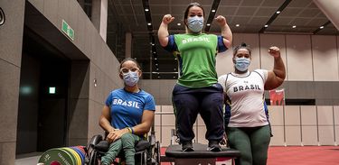 Paralimpíada: Lara Lima, Mariana D&#039;Andrea e Tayana Medeiros no treino do halterofilismo
