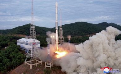 01/06/2023 - Fotografia do que parece ser o novo foguete da Coreia do Norte sendo lançado no Condado de Cholsan, Coreia do Norte 31/05/2023 Agência Central de Notícias Coreana da Coreia do Norte (KCNA) via REUTERS