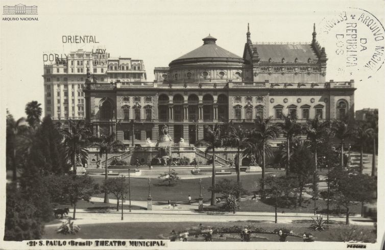 Theatro Municipal de São Paulo<br /> Theatro Municipal de São Paulo, década de 1930. Arquivo Nacional.