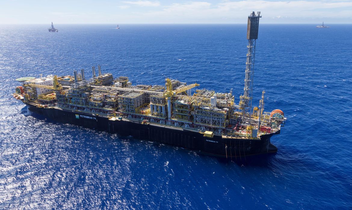 André Ribeiro/Agência Petrobras Santos (SP) 25/03/2025 - A plataforma P-74, que opera no pré-sal da Bacia de Santos, é uma das que capturam e reinjetam CO2. Foto: André Ribeiro/Agência Petrobras
