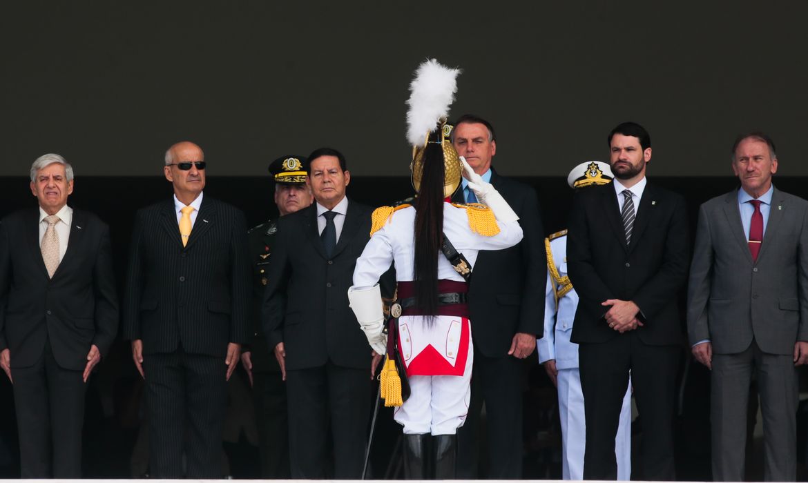 O presidente Jair Bolsonaro participa da cerimônia da troca da Guarda Presidencial