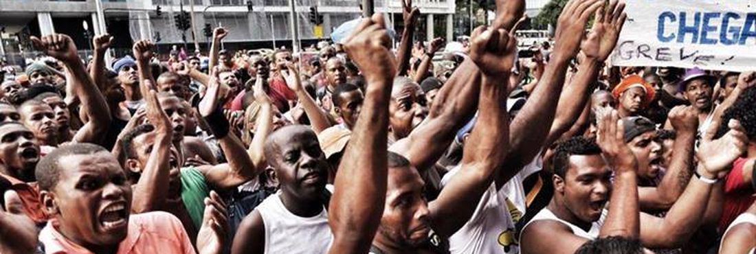 Milhares de garis do Rio de Janeiro participaram de manifestação nesse sábado