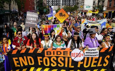 Ativistas fazem manifestação pedindo que governo dos EUA aja para conter mudanças climáticas, em Nova York, EUA
17/09/2023
REUTERS/Eduardo Munoz
