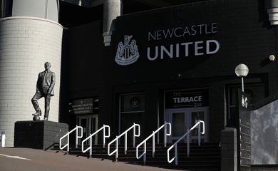 Newcastle United, clube inglês, é vendido para grupo árabe gera polêmica na Inglaterra