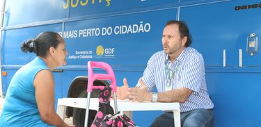  ônibus itinerante da Secretaria de Justiça está prestando informações aos brasilienses sobre preços dos serviços funerários