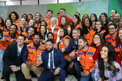 Brasília (DF), 14/06/2025 - O presidente Luiz Inácio Lula da Silva e o ministro da Integração e do Desenvolvimento Regional, Waldez Góes, durante ativação do novo sistema Defesa Civil Alerta na região Nordeste. Foto- Antônio Cruz/ Agência Brasil.