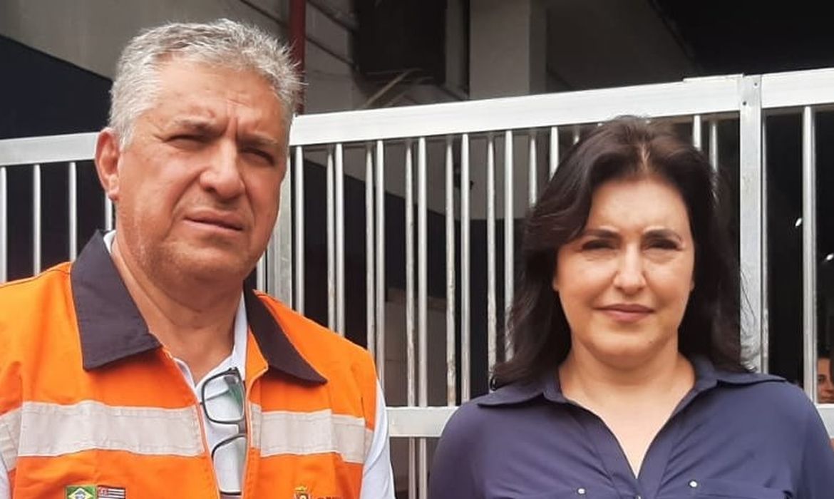 Ministra Simone Tebet encontra o prefeito de Guarujá, Válter Suman, na cidade, após temporais atingirem a região.