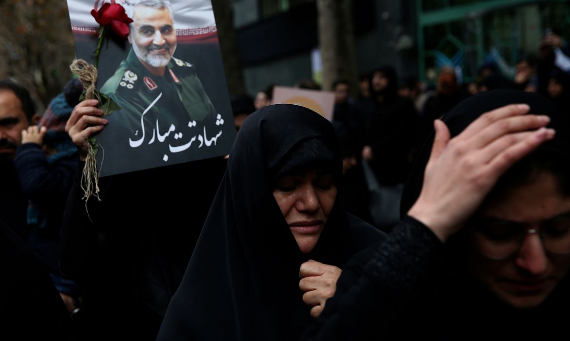 Iranian women react as they gather to mourn General Qassem Soleimani, head of the elite Quds Force, who was killed in an air strike at Baghdad airport, in Tehran, Iran January 4, 2020. Nazanin Tabatabaee/WANA (West Asia News Agency) via REUTERS