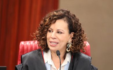 Brasília, 28/09/2023  A ministra do TSE, Edilene Lobo, durante sessão do TSE. Foto: Alejandro Zambrana/Secom/TSE