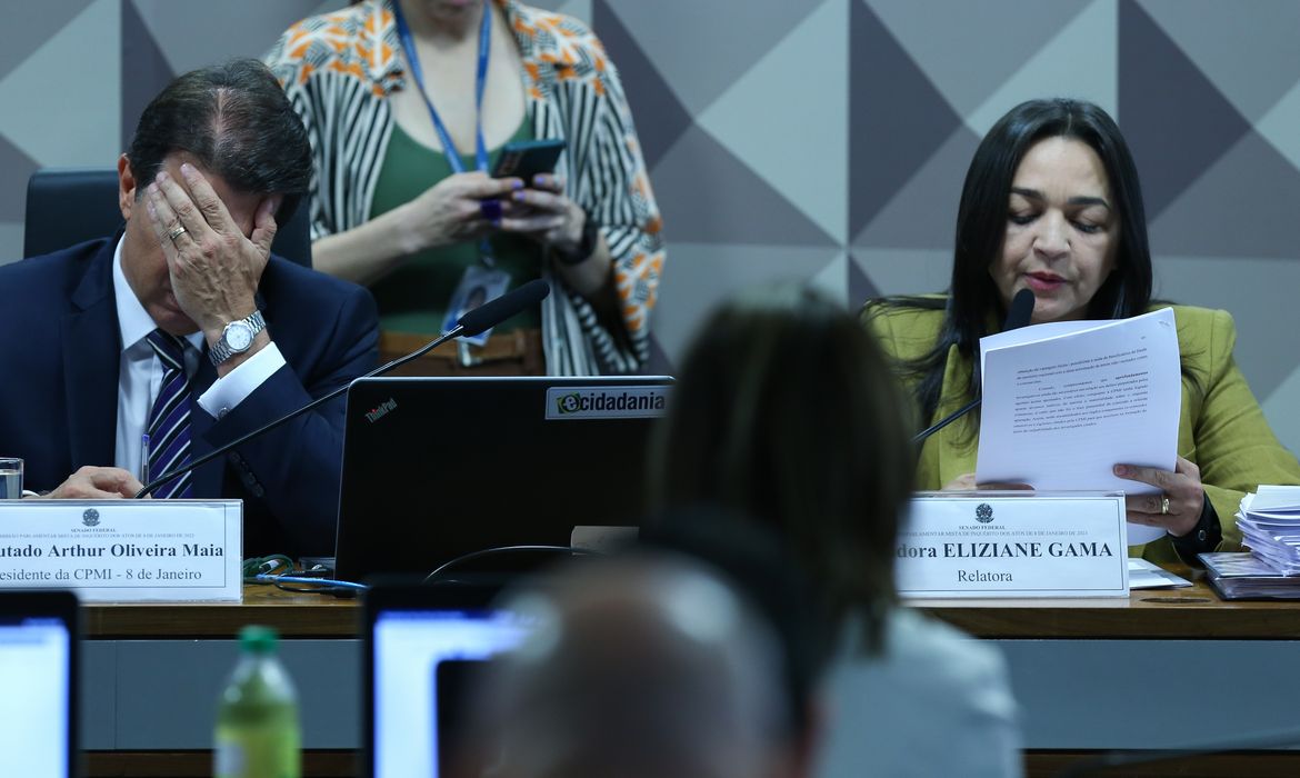 Brasília (DF) 17/10/2023 A relatora e senadora Eliziane Gama durante leitura do relatório final da CPMI do Golpe. Foto Lula Marques/ Agência Brasil