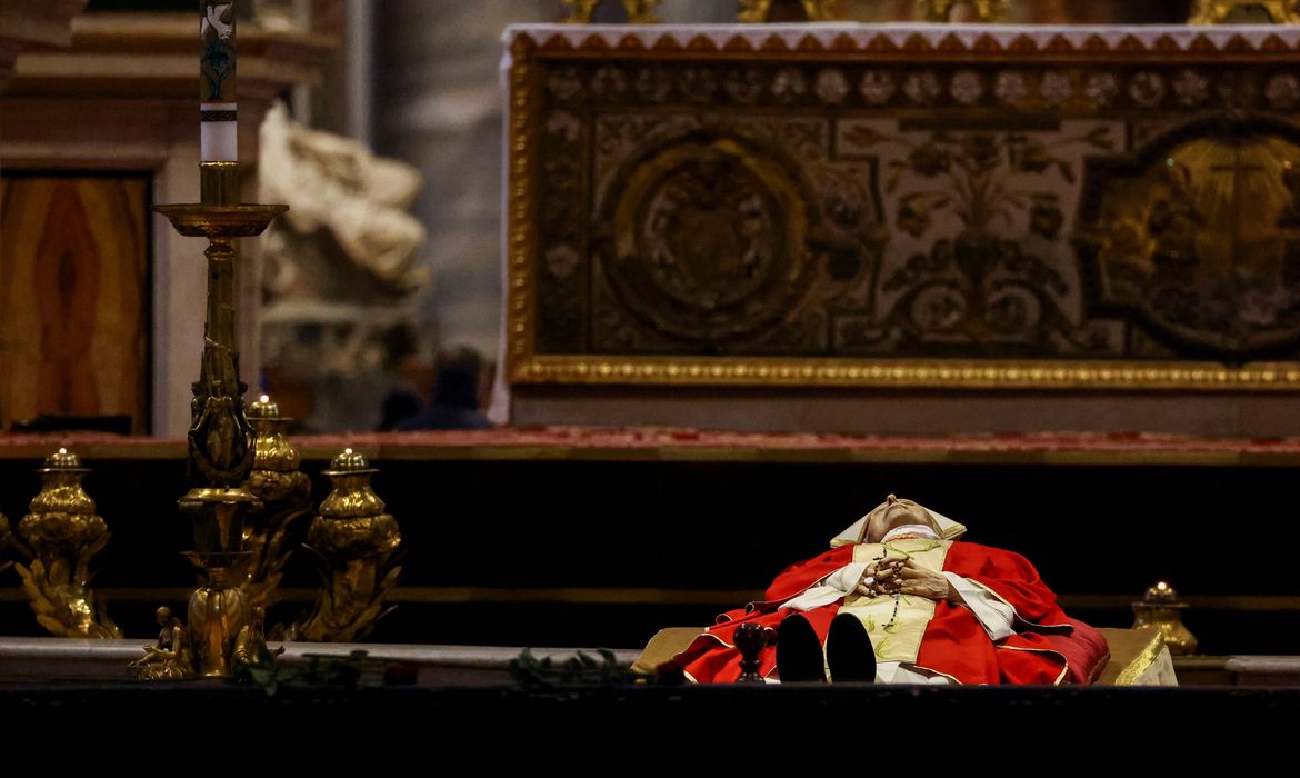 Faithful pay homage to former Pope Benedict in St. Peter's Basilica at the Vatican