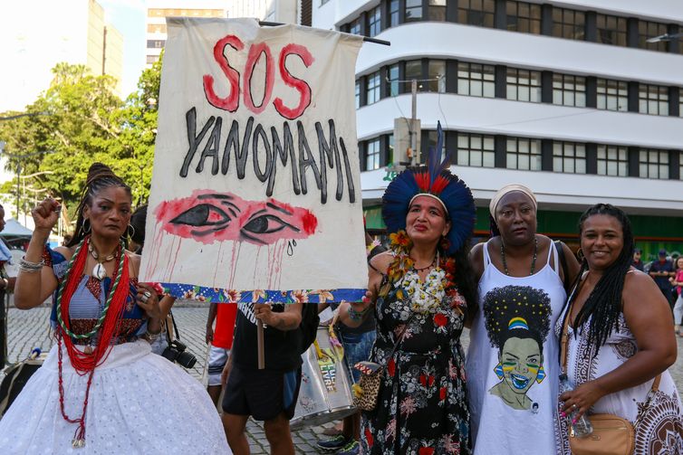 Participantes do Fórum Social Mundial realizam marcha no centro de Porto Alegre