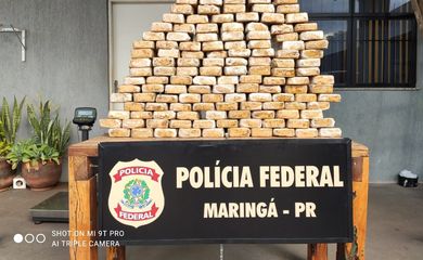 Maringá/PR (26/2/2021)– Na tarde da quinta-feira, (25/2/2021), em uma ação que envolveram as Delegacias de Polícia Federal de Maringá/PR e de Ponta Porã/MS, foi apreendido um caminhão o qual estava carregado com aproximadamente 154 quilogramas