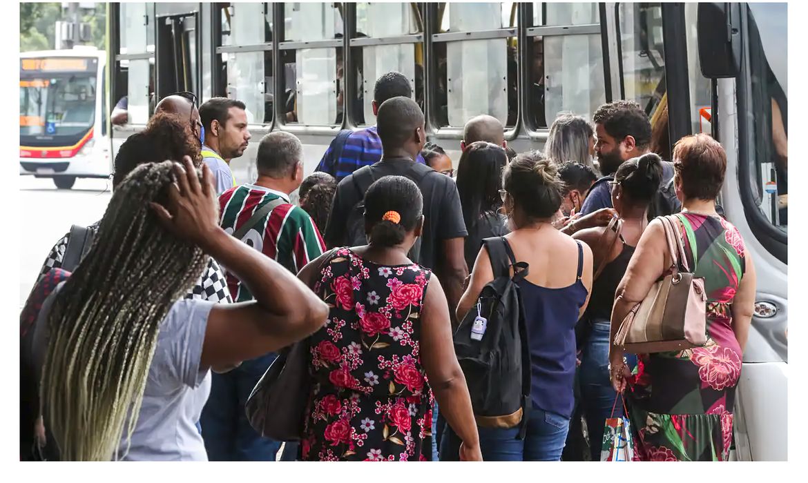 Rio de Janeiro (RJ) 16/02/2024 - Desemprego de mulheres e negros termina 2023 acima da média nacional, Trabalhador com ensino médio incompleto tem pior taxa
Foto: Tânia Rego/Agência Brasil