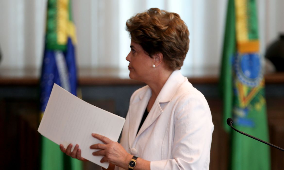 Brasília - A presidenta afastada Dilma Rousseff divulga carta denominada Mensagem ao Senado e ao povo brasileiro, na qual admite que cometeu erros na gestão do país e propõe novo plebiscito (Wilson Dias/Agência Brasil)