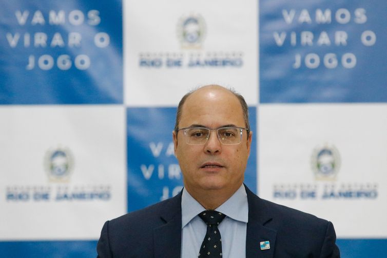 Fernando Frazão/Agência Brasil O governador Wilson Witzel, assina licença de instalação da usina termelétrica GNA II, no Porto do Açu, durante reunião no Palácio Guanabara