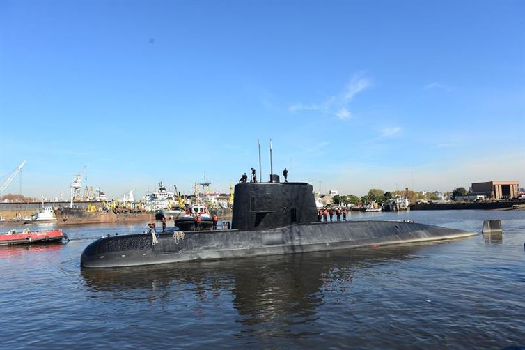 Marinha mantém busca do submarino argentino ARA San Juan, mas suspende resgate