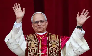 Newly elected Pope Leo XIV, Cardinal Robert Prevost of the United States appears on the balcony of St. Peter's Basilica, at the Vatican, May 8, 2025. REUTERS/Guglielmo Mangiapane