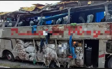 Pernambuco - 18/10/2025 - Um grave acidente envolvendo um ônibus deixou ao menos 16 mortos e vários feridos na noite da sexta-feira (17). Foto PRF