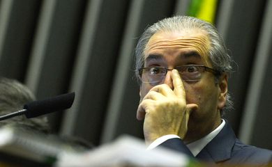 Brasília - Presidente da Câmara dos Deputados, Eduardo Cunha, durante sessão plenária para a leitura do pedido de impeachment da presidenta Dilma Rousseff (Valter Campanato/Agência Brasil)