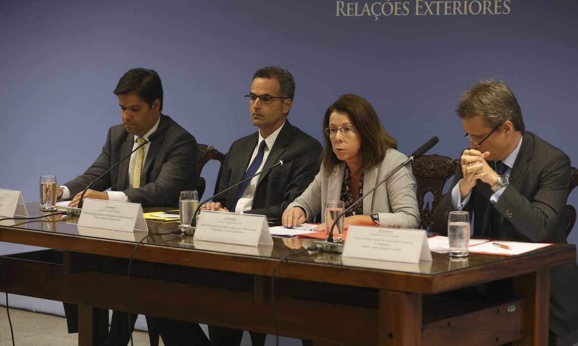 Entrevista coletiva sobre a LIII Cúpula de Chefes de Estado do Mercosul, que ocorrerá em Montevidéu (Uruguai).