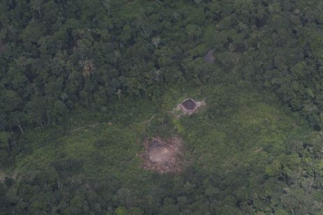 Lançamento aéreo de suprimentos às aldeias indígenas yanomami -Fernando Frazão/Agência Brasil