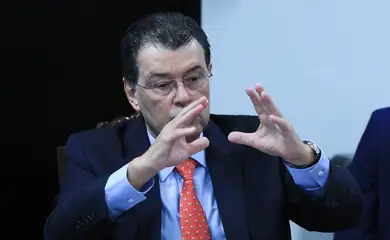 Brasília (DF) 09/12/2024 o relator da reforma tributária, Senador Eduardo Braga durante coletiva a imprensa para  esclarecer alguns pontos antes da leitura oficial do parecer da proposta de regulamentação da Reforma Tributária. 
Foto Lula Marques/ Agência Brasil