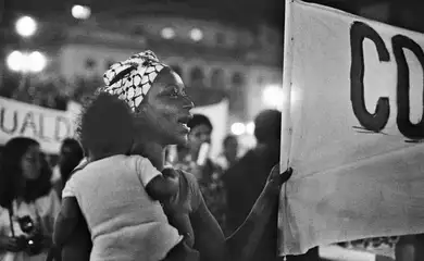 São Paulo- 10/11/2025 - Manifestação do Movimento Negro Unificado contra a Lei Afonso Arino e Caminhada por Zumbi nas ruas do centro da cidade de São Paulo, SP. 1980. Código: 013brJC0201. Foto: Jesus Carlos/Imagens 