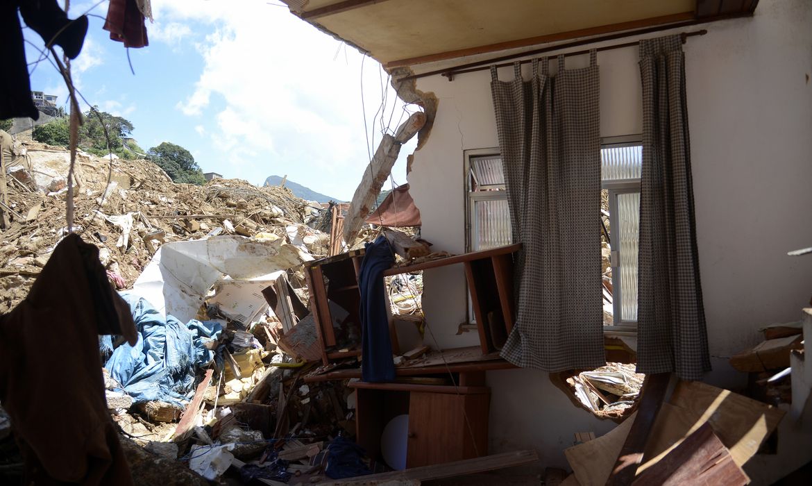 Morro da Oficina, em Petrópolis local mais atingido pela enchente há um mês