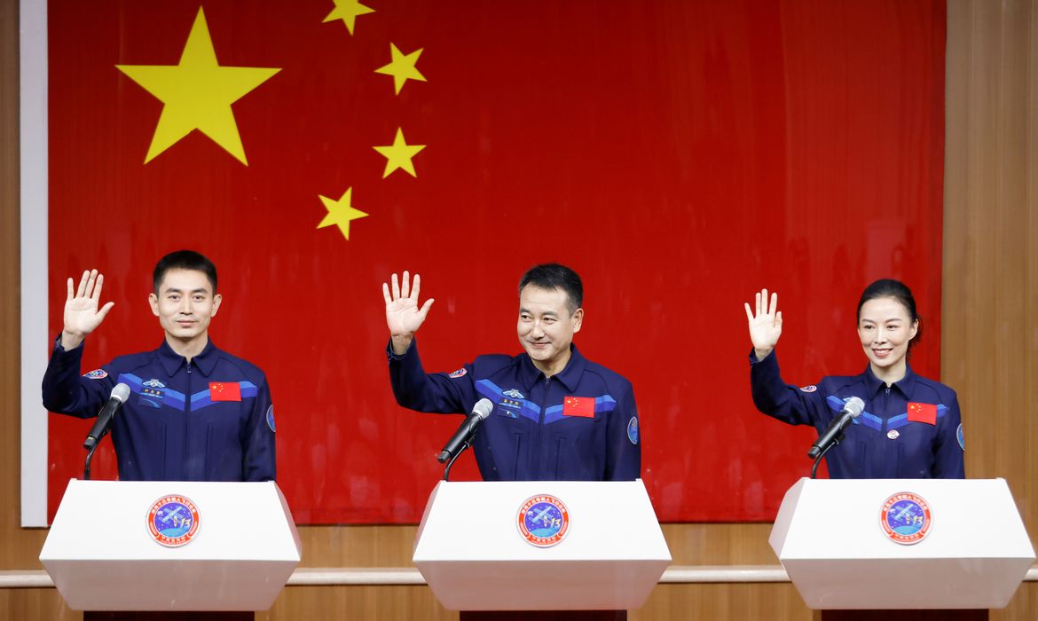 Astronautas Ye Guangfu, Zhai Zhigang e Wang Yapin