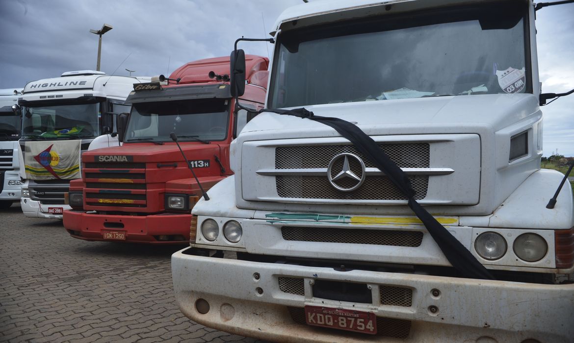 Caminhoneiro estão se organizando para manifestação em Brasília por melhores condições de trabalho. O objetivo é chegar ao DF com caminhões de todas as regiões do país (Valter Campanato/Agência Brasil)