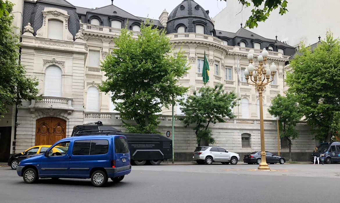  Embaixada do Brasil  em Buenos Aires,  na Argentina.