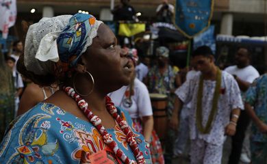 Rio de Janeiro (RJ), 24/08/2023 - Religiosos e integrantes do movimento negro protestam contra a violência policial em caminhada na região da Candelária, centro da cidade. Foto: Fernando Frazão/Agência Brasil