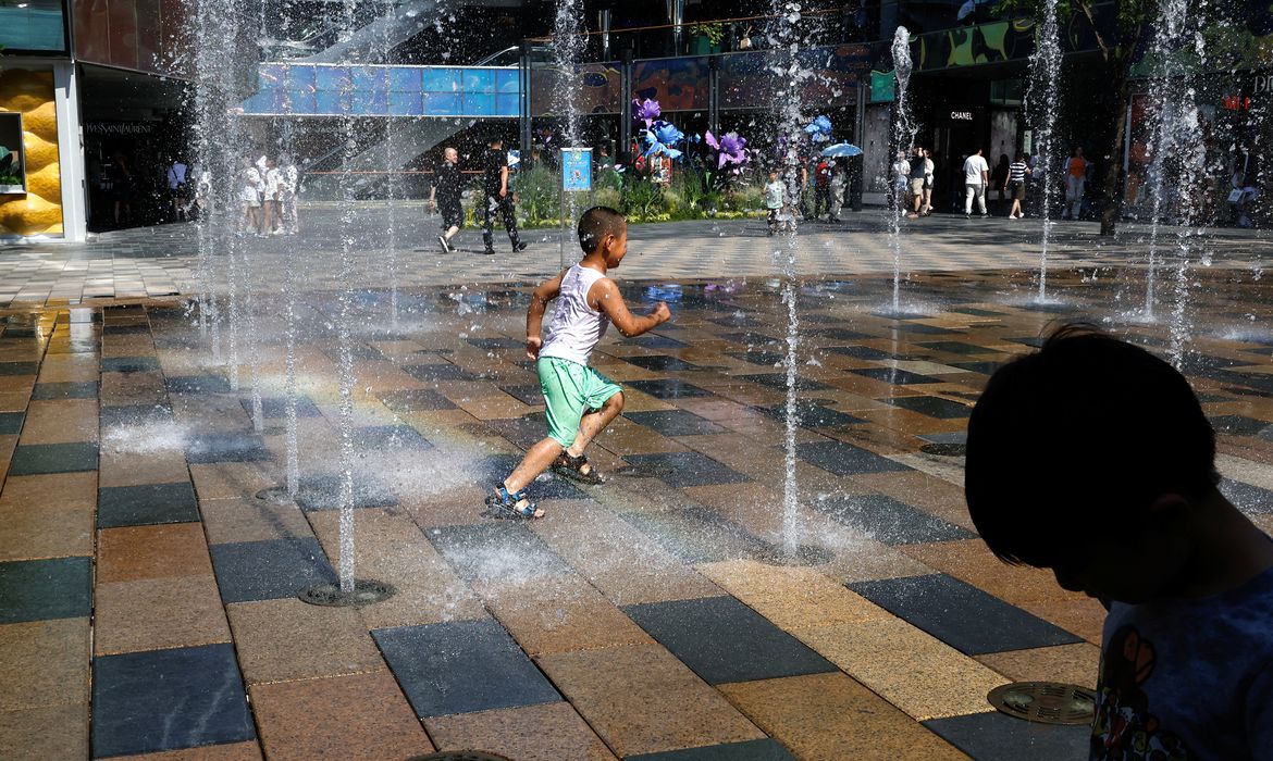 Pequim ferve com alerta vermelho de calor recorde | Agência Brasil
