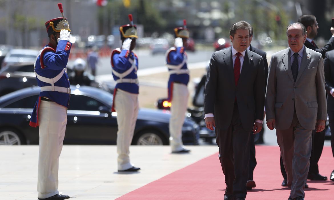 O ministro das Relações Exteriores, Aloysio Nunes Ferreira, recebe o chanceler do Paraguai, Luis Alberto Castiglioni, no Palácio Itamaraty.