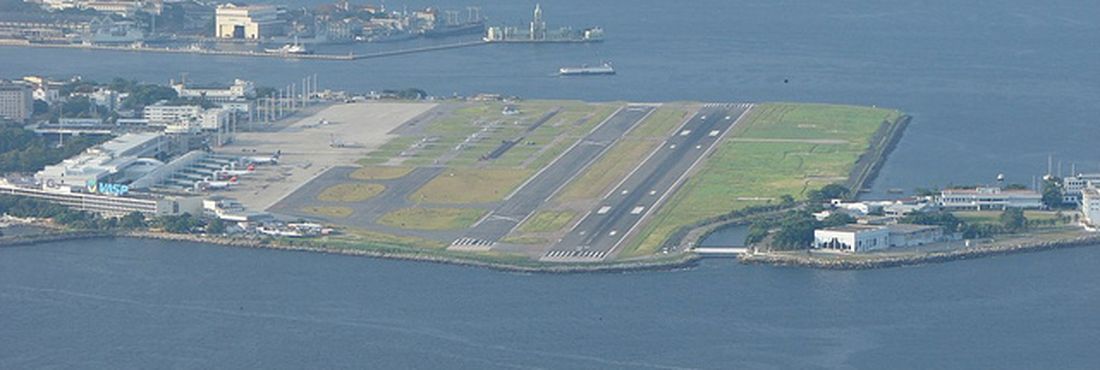 Vista aérea do aeroporto Santos Dumont em 2008