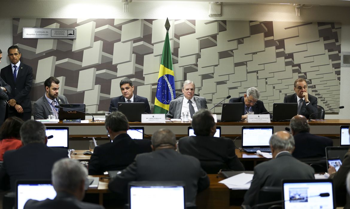 Brasília - A Comissão de Assuntos Econômicos (CAE) do Senado se reúne para votar a proposta de reforma trabalhista (Marcelo Camargo/Agência Brasil)