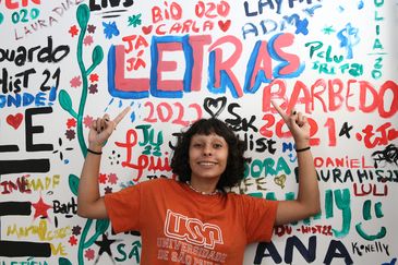 Lívia Cordeiro, estudante de letras da Universidade de São Paulo - USP, fala sobre o retorno das aulas presenciais.